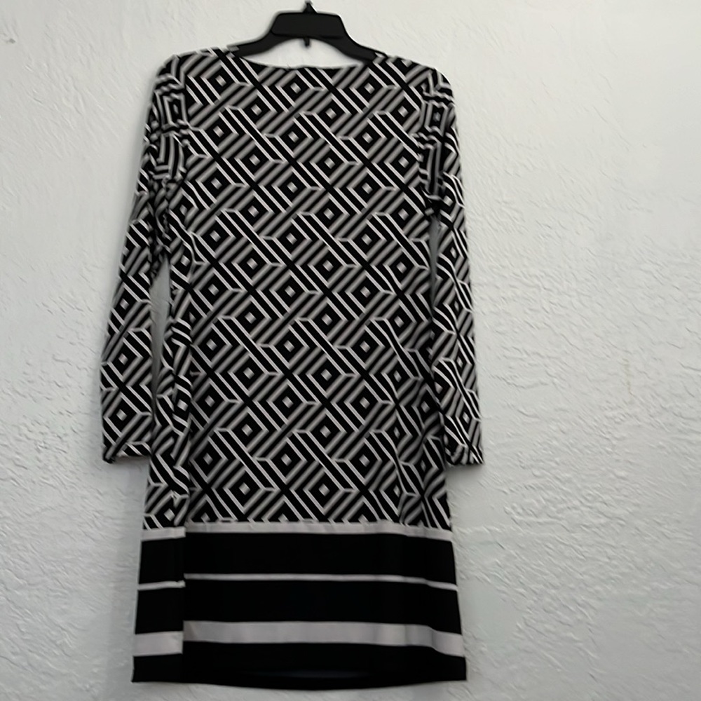 Dress - Picture 2 of 4